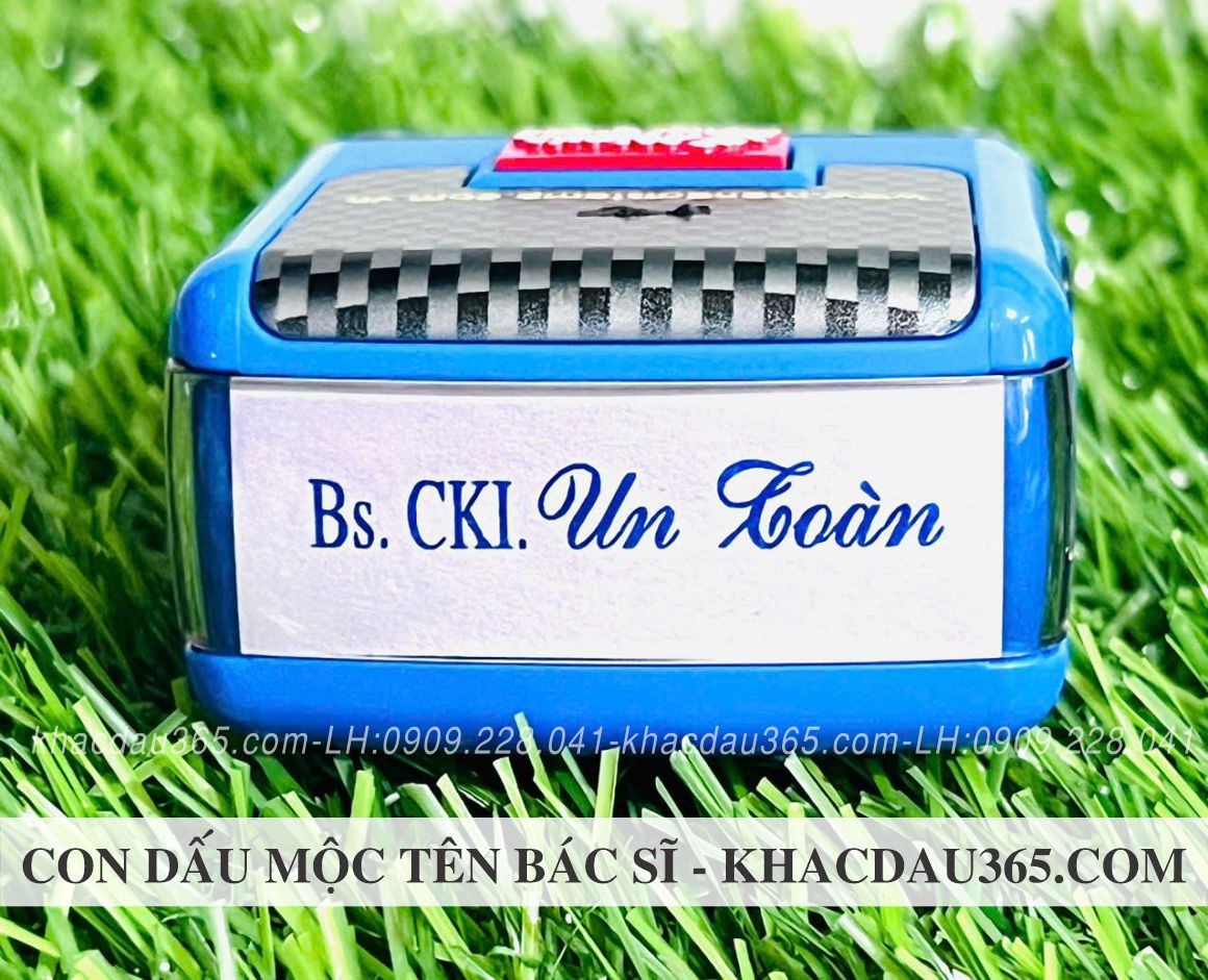 con dấu đóng môc tên bác sĩ