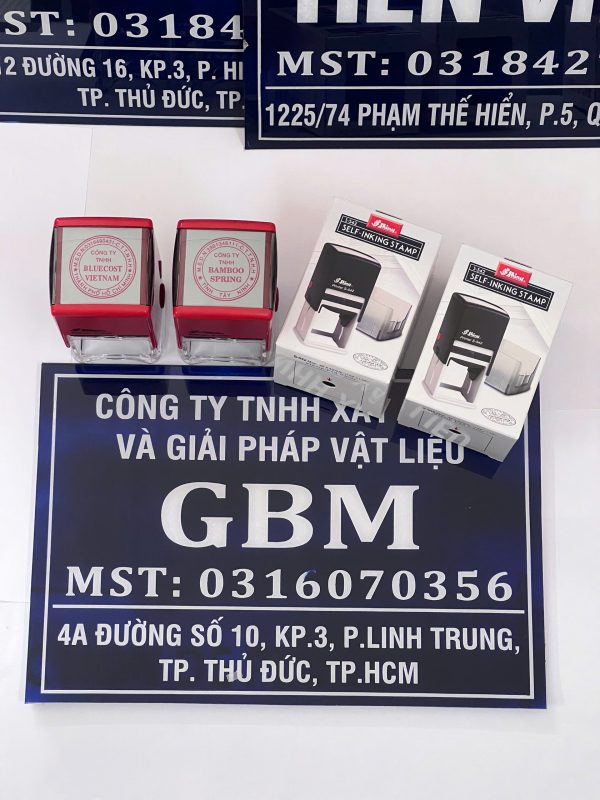 bảng hiệu mica công ty