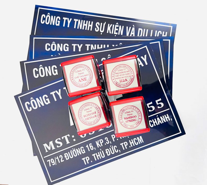 bảng hiệu mica công ty