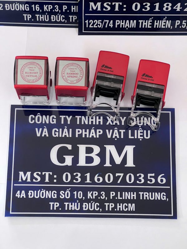 bảng hiệu mica công ty