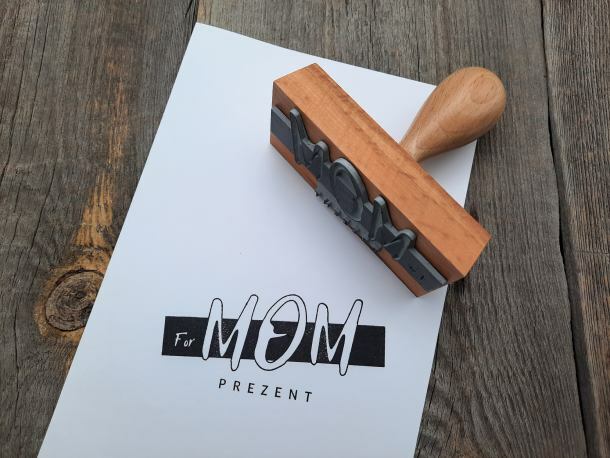con dấu gỗ mặt dấu cao su đóng dấu sẽ sét nét rõ hơn