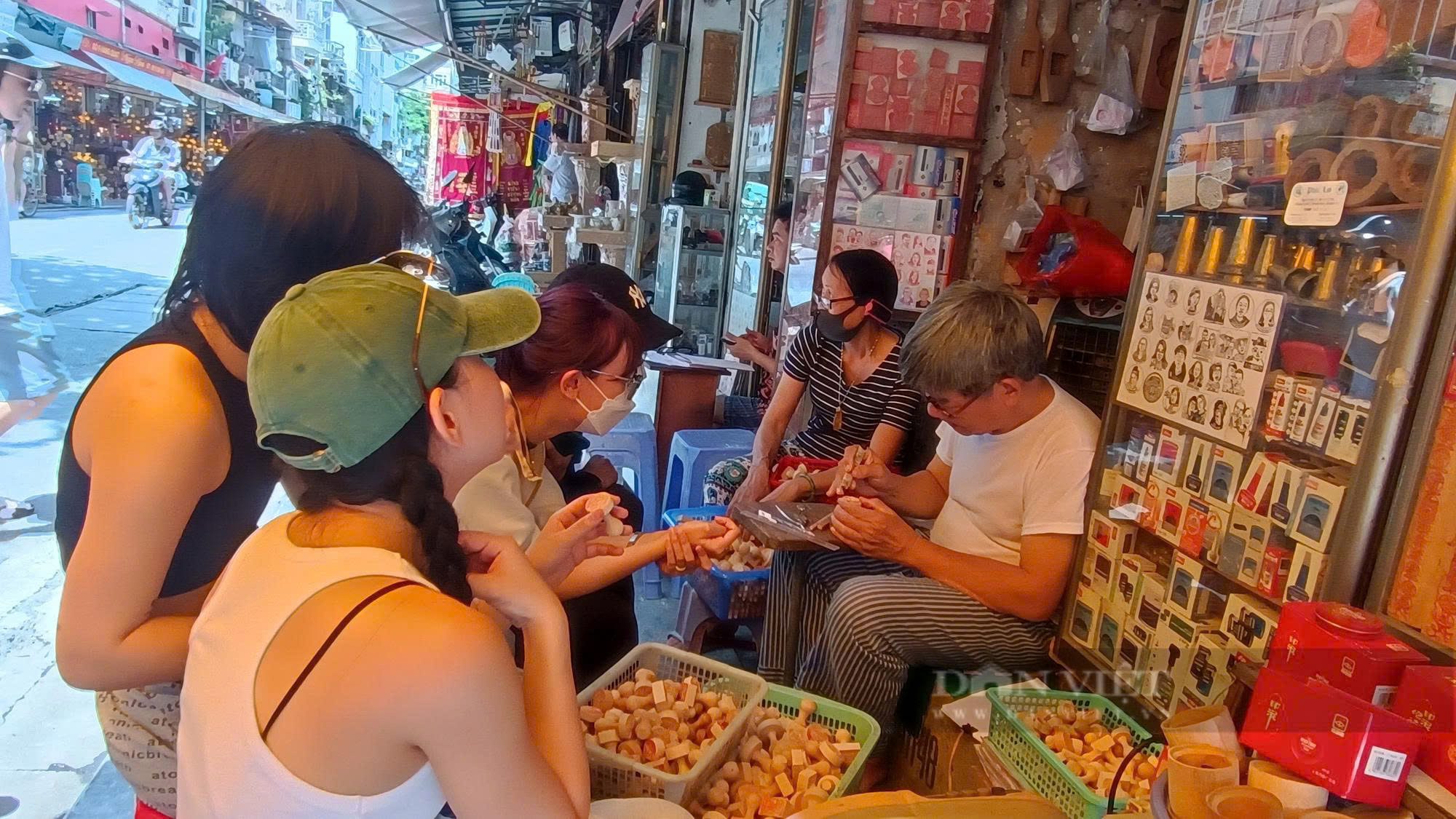 Khám phá nghề khắc dấu phố cổ Hà Nội và giá trị văn hóa